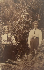  two girls hunting rabbets